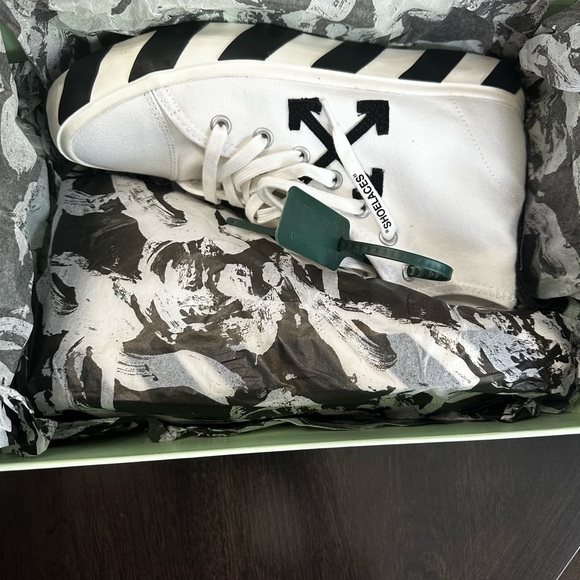 Size 9 - Off-White Vulcanized Mid White Black - Picture 2 of 7